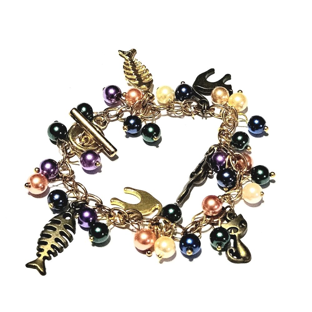 Feline Cat Themed Charm Chunky Bracelet 7.5" Long Pearls & Gold Charms
